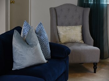 Carpeted living room at Deer Park Apartments